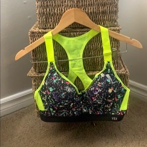 Victoria Secret-Knockout -Sport Bra SZ 36B
